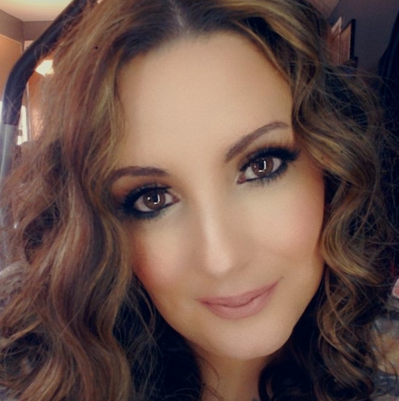 Meet your Posher, Nikki - Picture 2 of 8